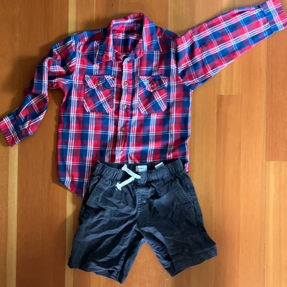Boys Mixed Clothing Bundle with Graphic Tees, Pants, Activwear & pjs, Lot of 16 - Picture 8 of 9